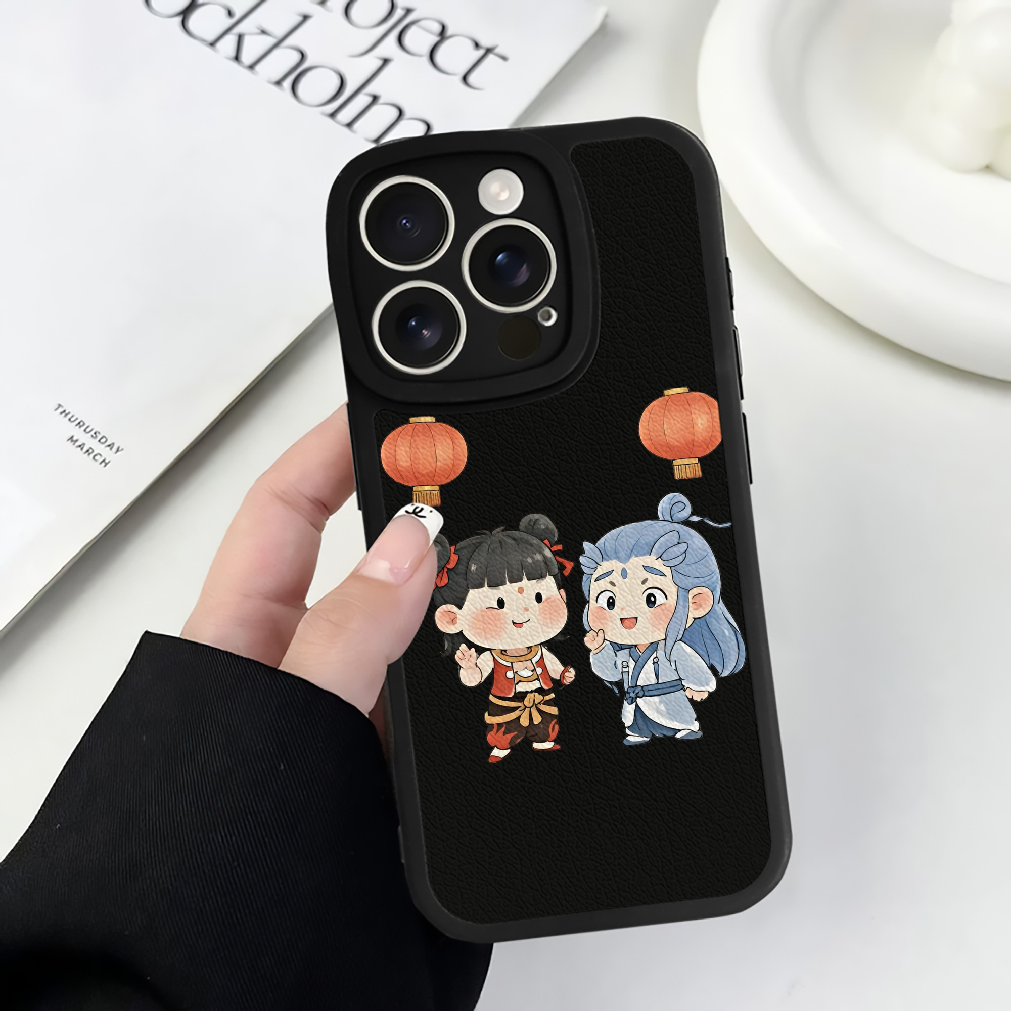 （画像用） Ne Zha 2 ナタ 魔童の大暴れ 【iPhone 16シリーズ対応】シリコンスマホケース（レザー調） 材質：シリコン